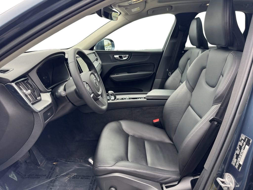 Certified 2023 Volvo XC60 B5 Core w/ Climate Package AWD/4WD image 11