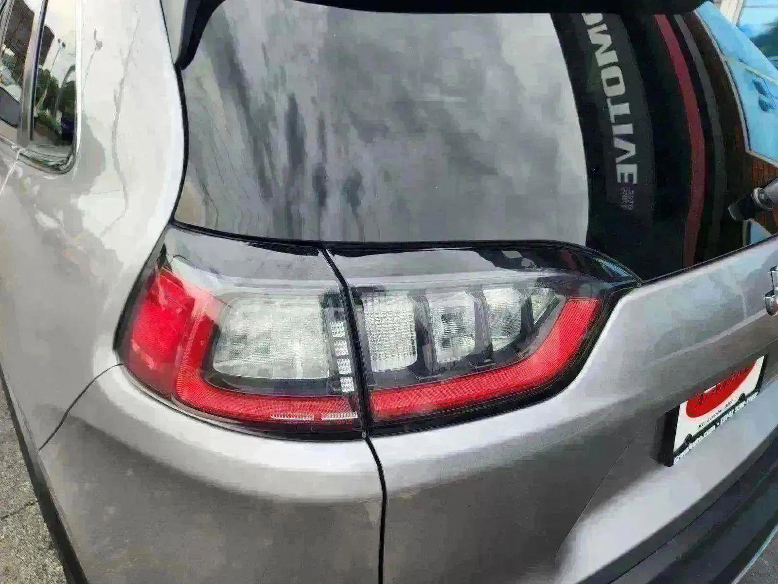 Used 2019 Jeep Cherokee Limited image 26