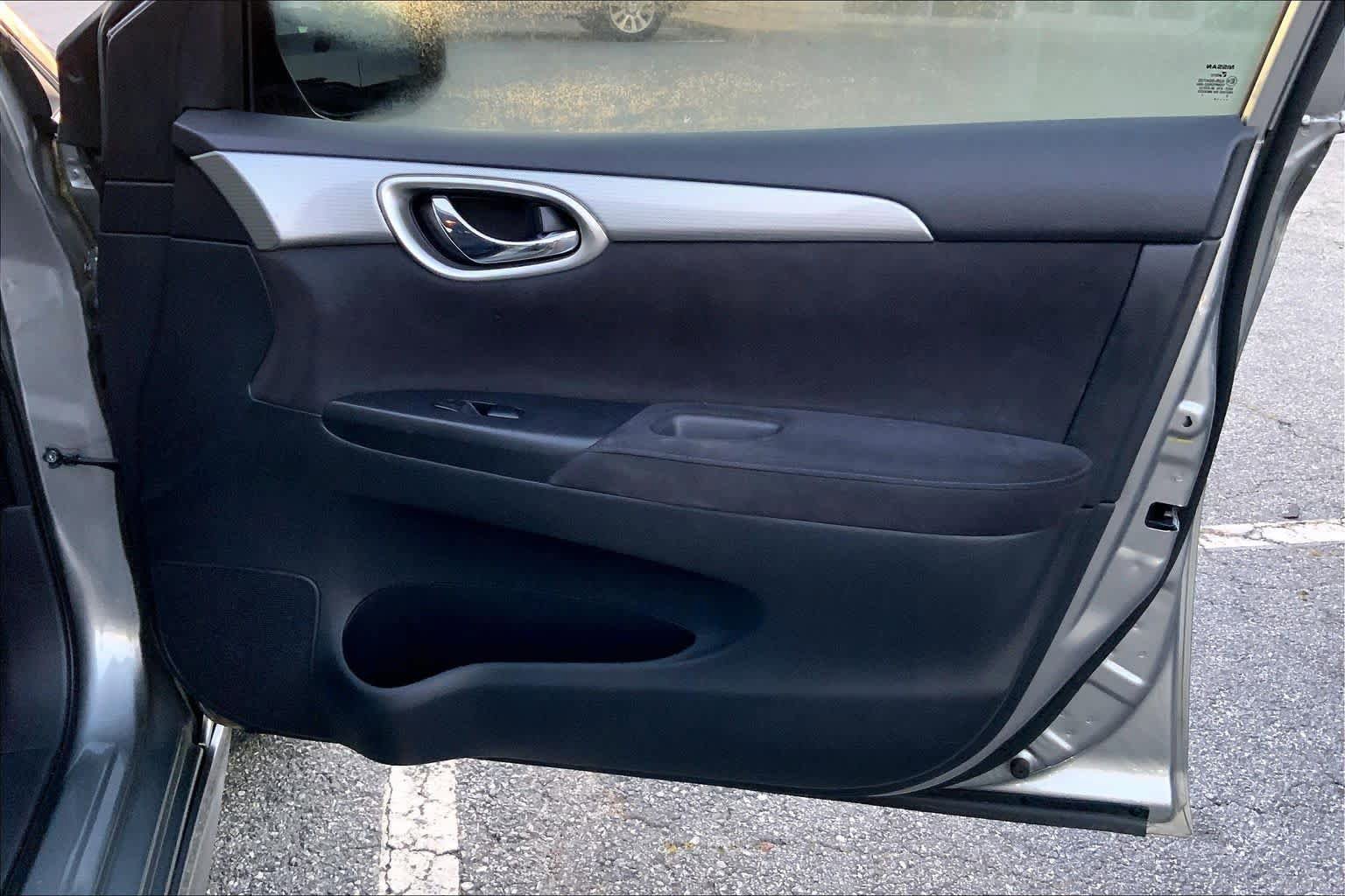 Used 2014 Nissan Sentra SR w/ SR Driver Package FWD image 22