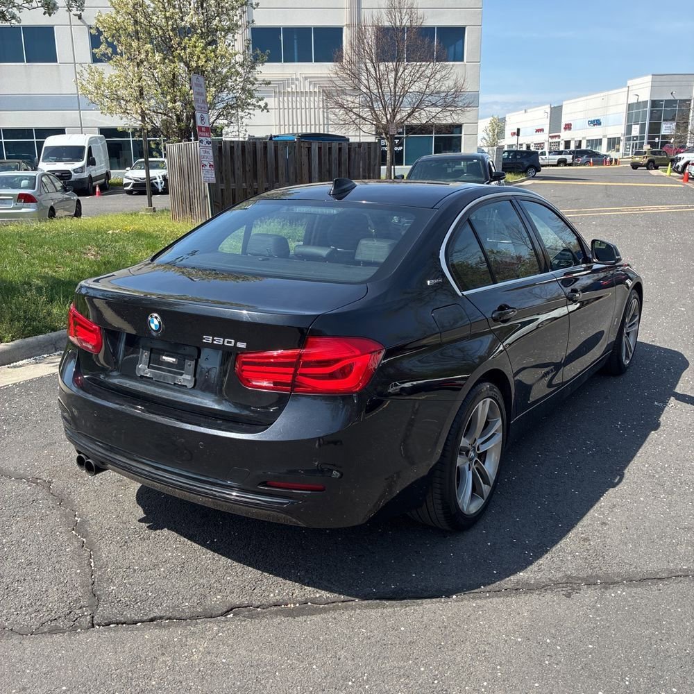 Used 2017 BMW 330e image 3