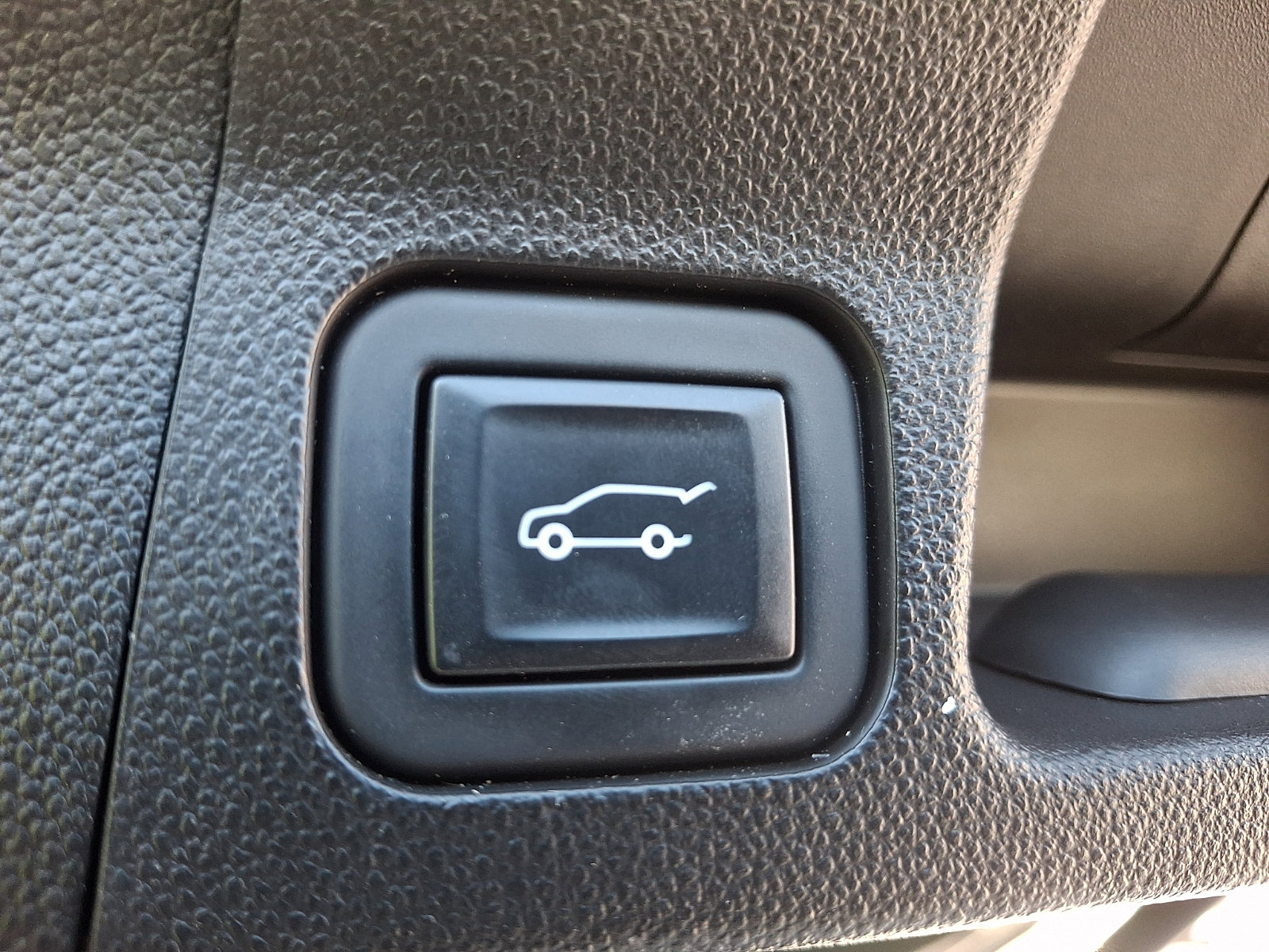 Used 2023 GMC Acadia SLE w/ Driver Convenience Package image 30