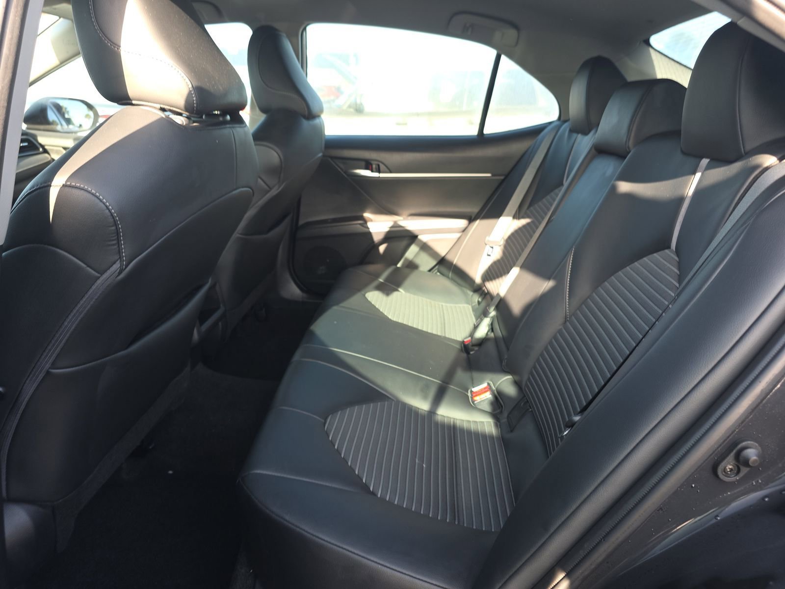 Used 2023 Toyota Camry SE image 4