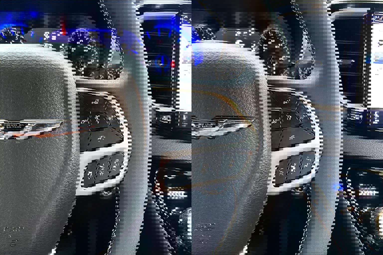 Used 2025 Chrysler Pacifica Select image 22