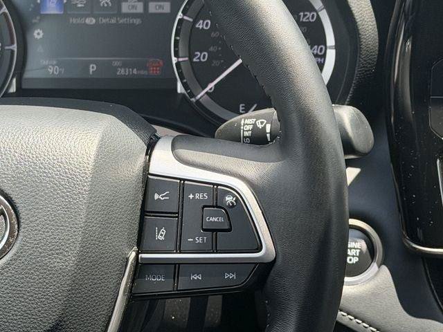 Certified 2025 Toyota Highlander LE FWD image 13