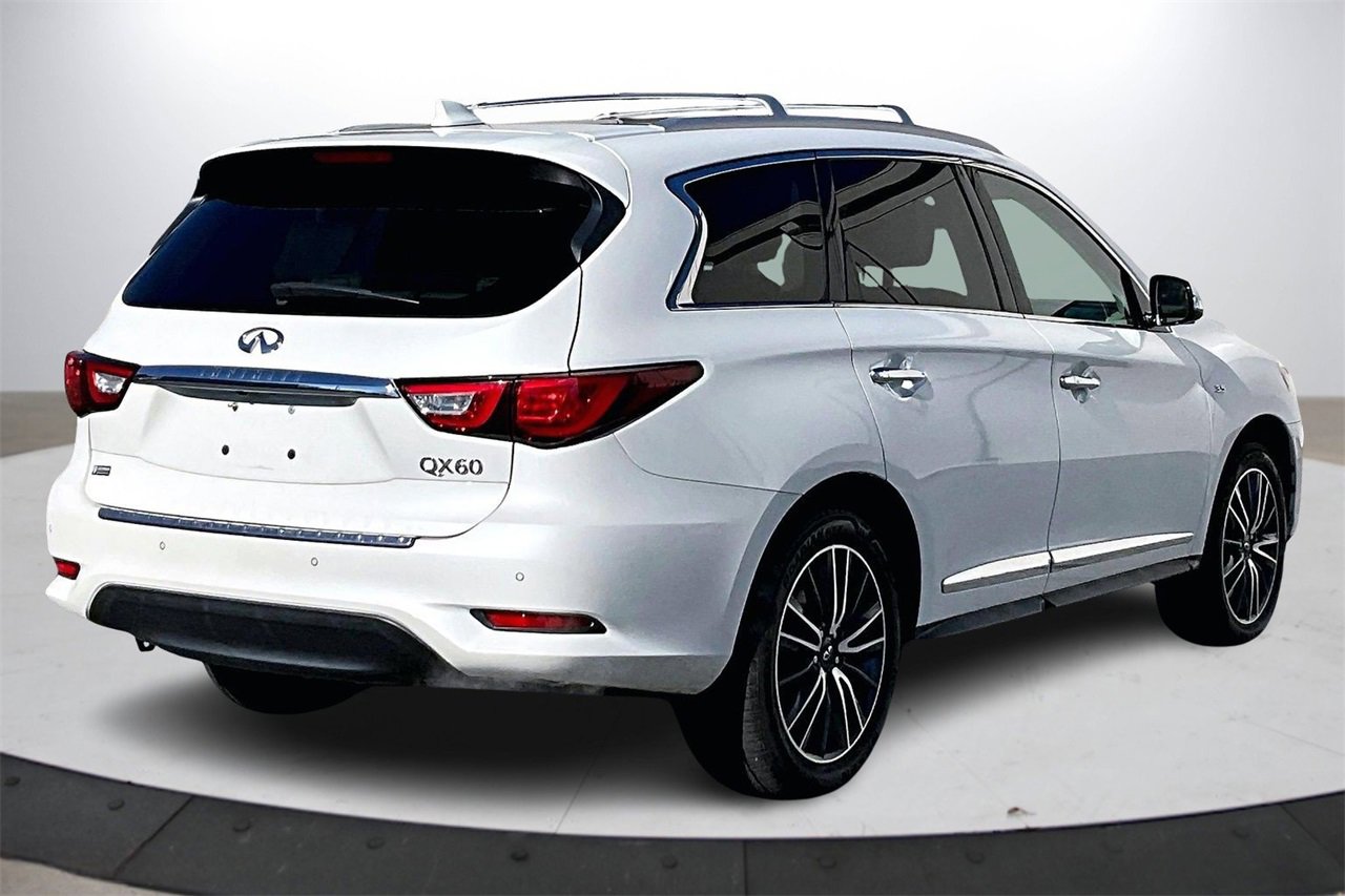 Used 2017 INFINITI QX60 Luxe w/ Deluxe Technology Package image 9