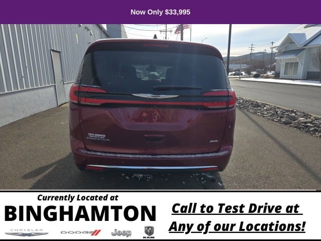 Used 2023 Chrysler Pacifica Touring-L image 7