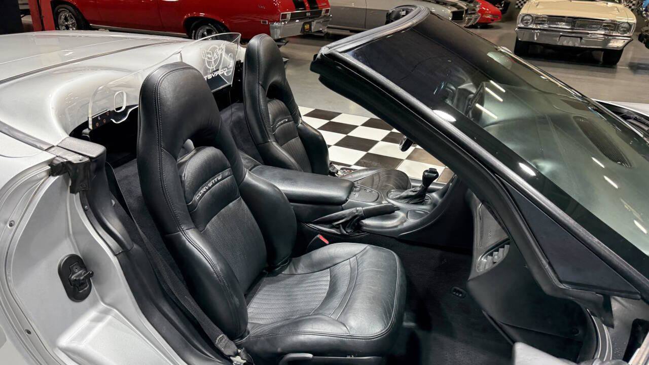 Used 2004 Chevrolet Corvette Coupe w/ Roof Package image 39