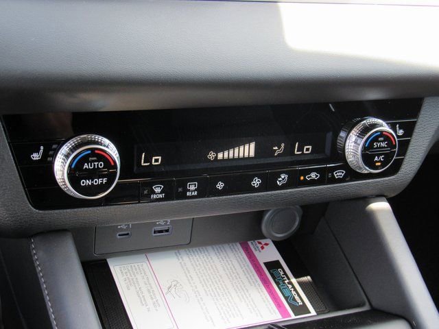 New 2025 Mitsubishi Outlander ES image 17