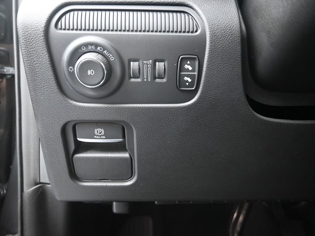 Used 2024 Jeep Wagoneer L Series II RWD image 13