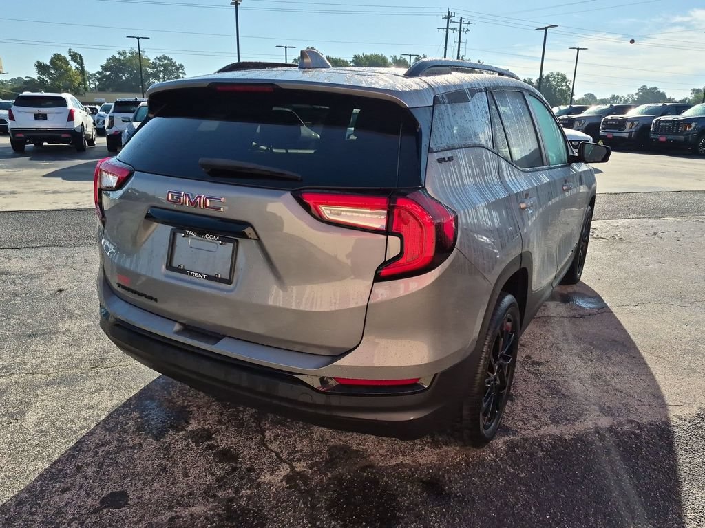 Used 2024 GMC Terrain SLE w/ Driver Convenience Package FWD image 4