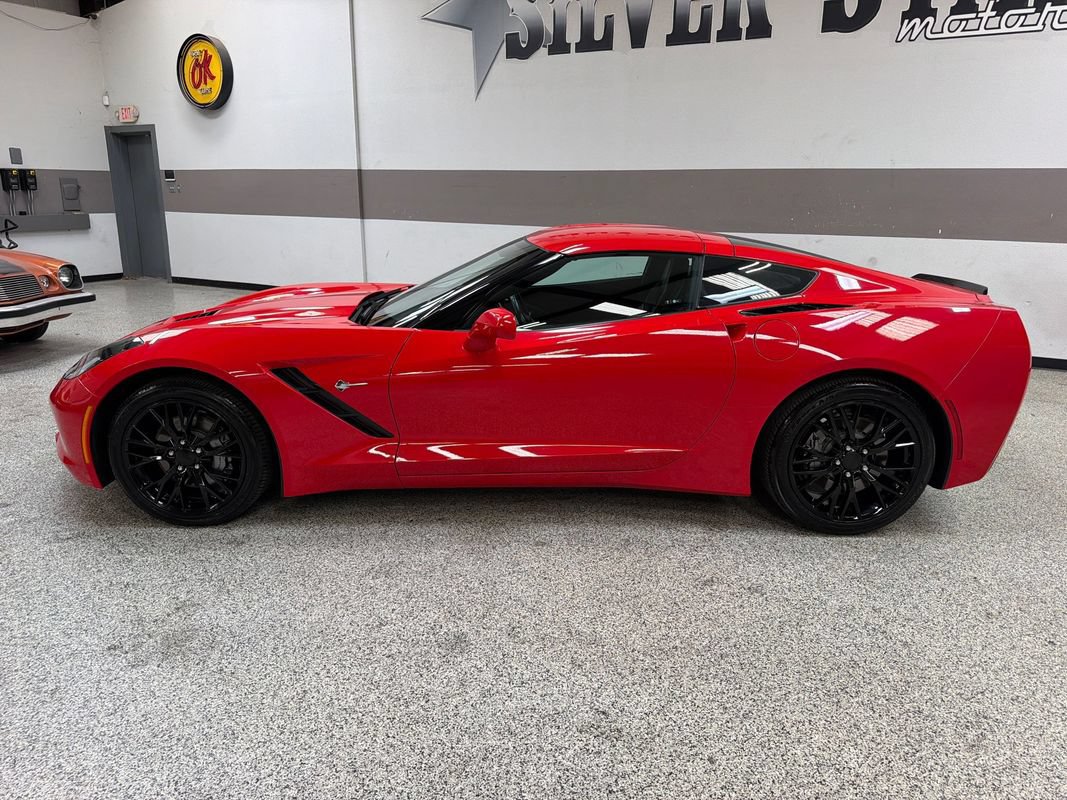 Used 2019 Chevrolet Corvette Stingray Coupe w/ 1LT RWD image 3