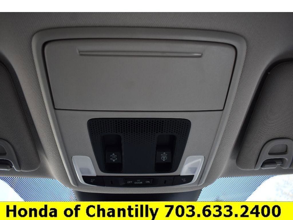 Used 2025 Honda Pilot Touring image 19