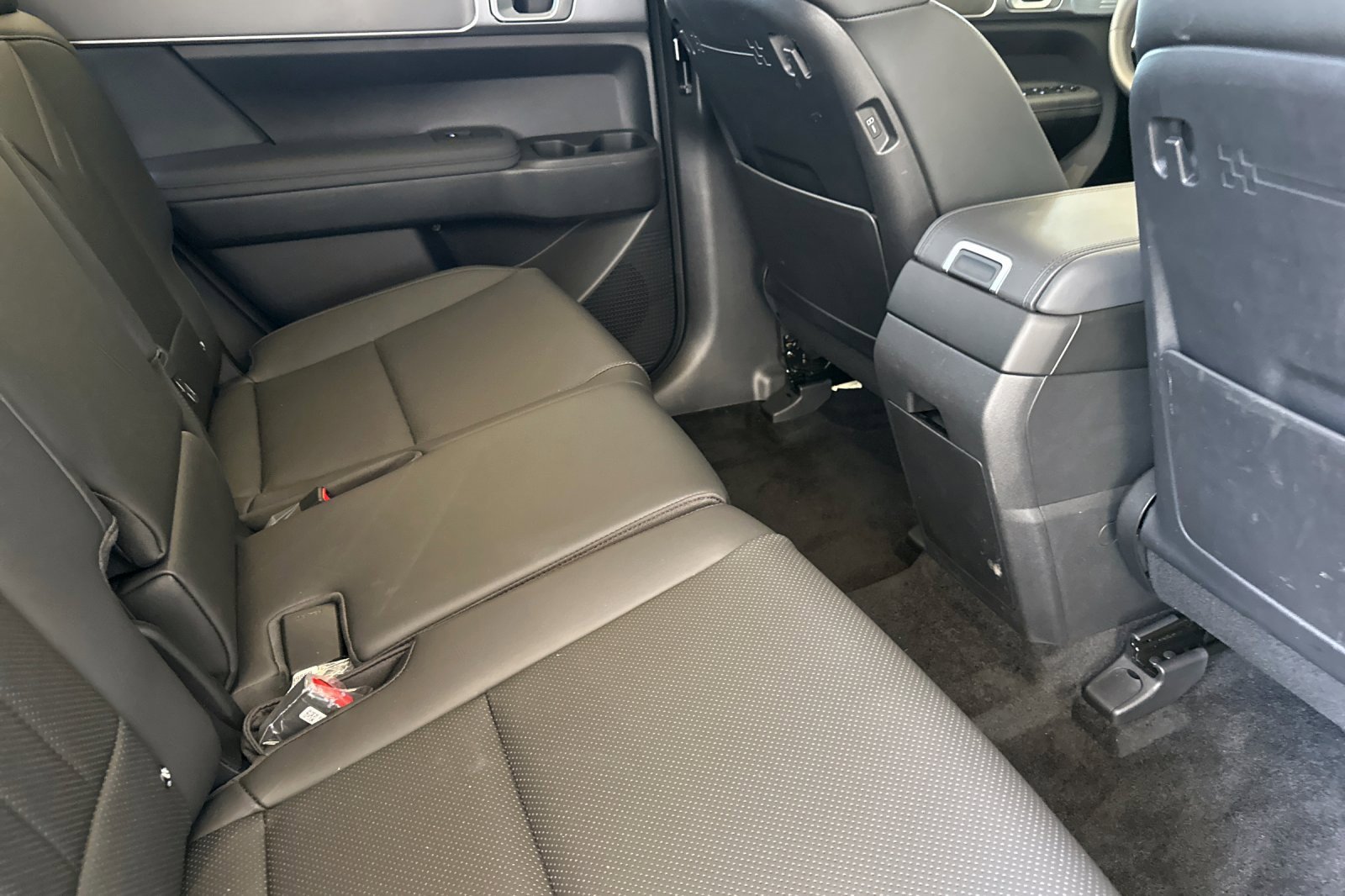 Certified 2025 Hyundai Santa Fe SEL image 17