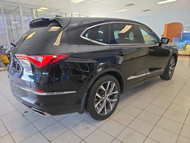 Certified 2023 Acura MDX FWD w/ Technology Package image 8