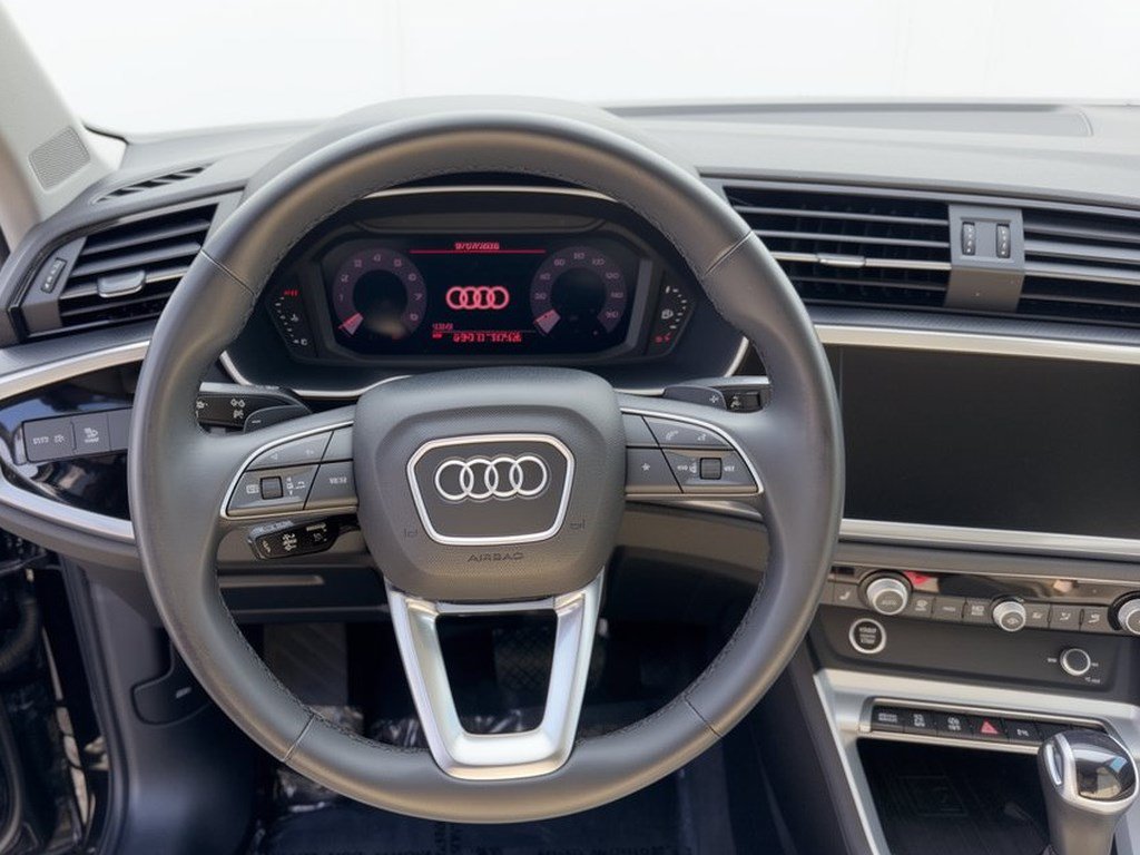 Used 2023 Audi Q3 2.0T Premium w/ Convenience Package AWD/4WD image 10