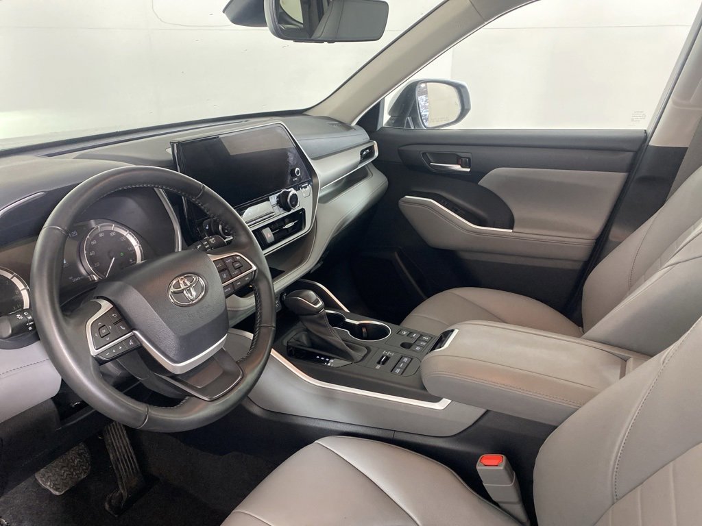 Used 2023 Toyota Highlander XLE image 31