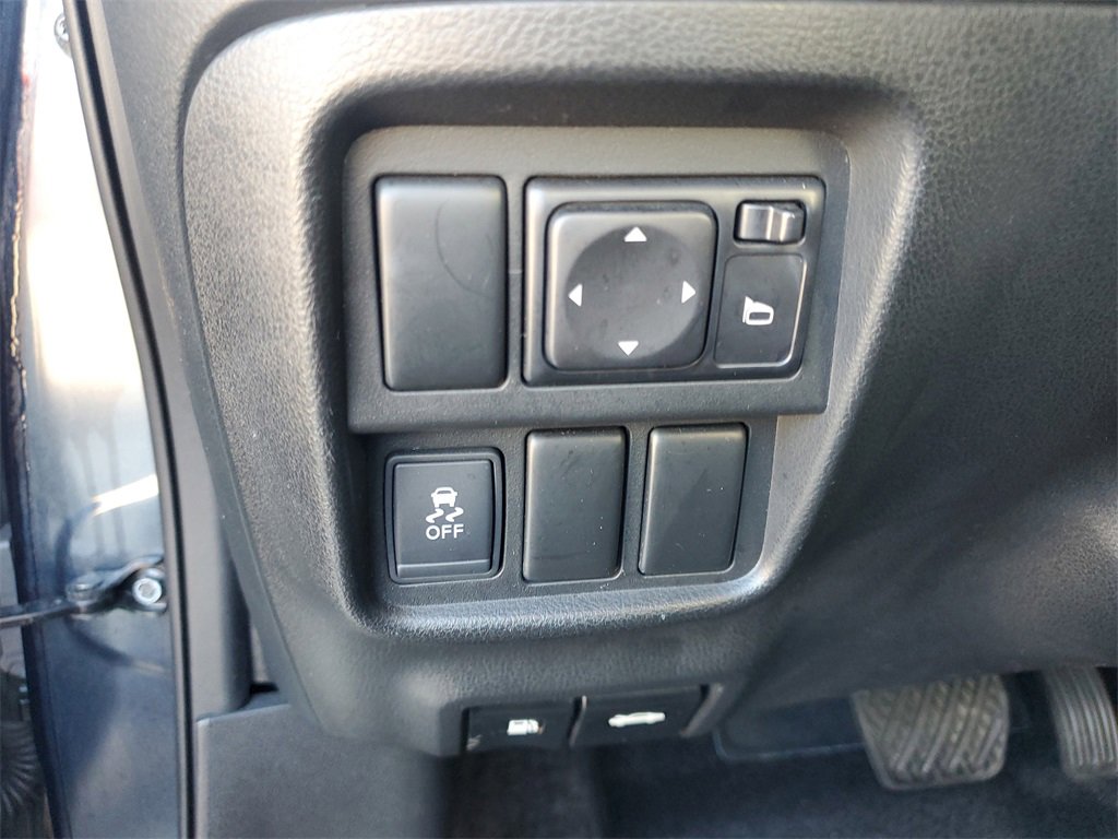 Used 2014 Nissan Juke S image 25