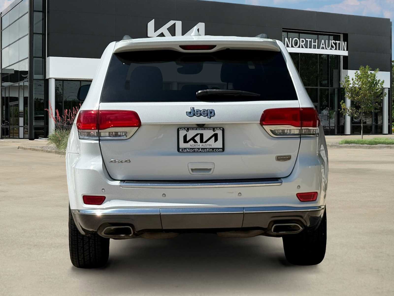 Used 2020 Jeep Grand Cherokee Summit AWD/4WD image 6