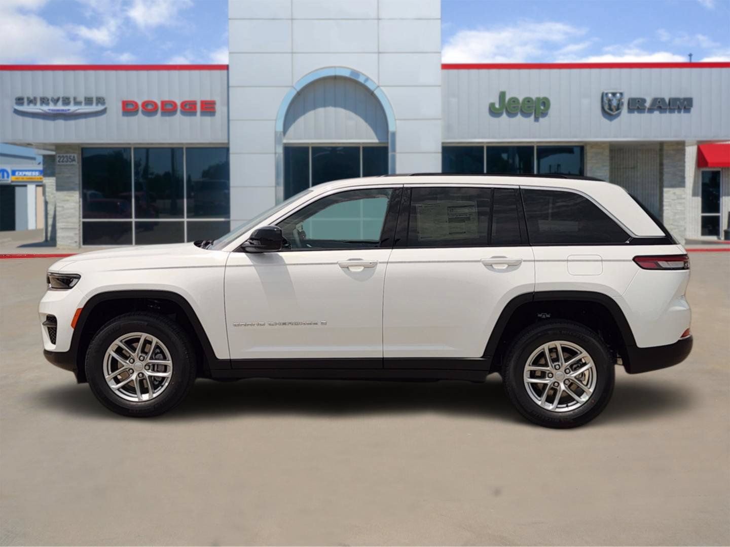 New 2026 Jeep Grand Cherokee Laredo RWD image 3