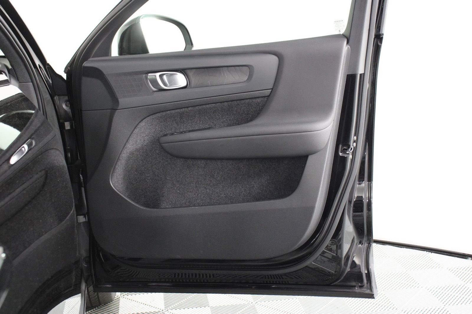 Certified 2023 Volvo C40 Recharge Core AWD/4WD image 21