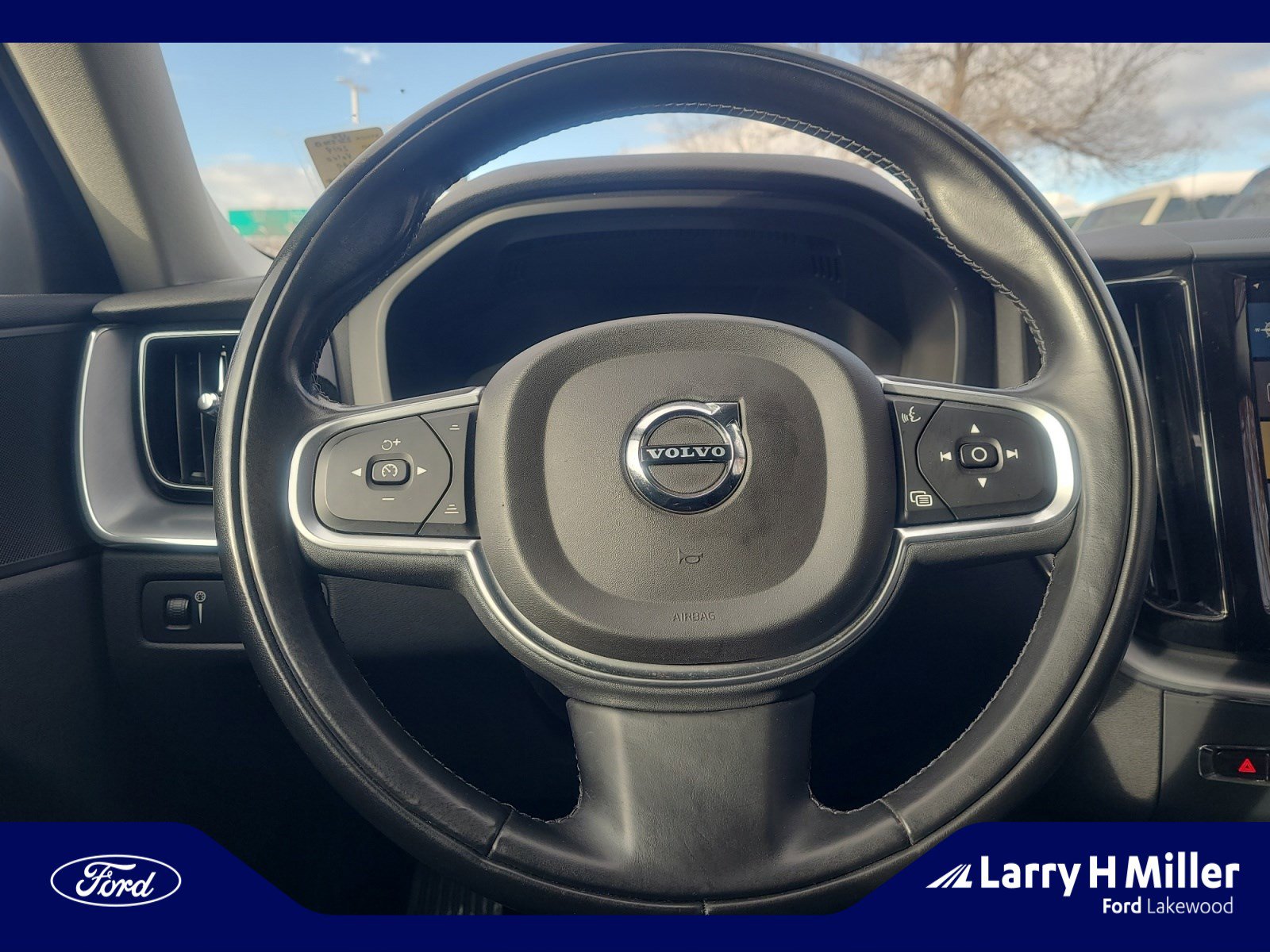 Used 2019 Volvo XC60 T5 Momentum w/ Premium Package image 9