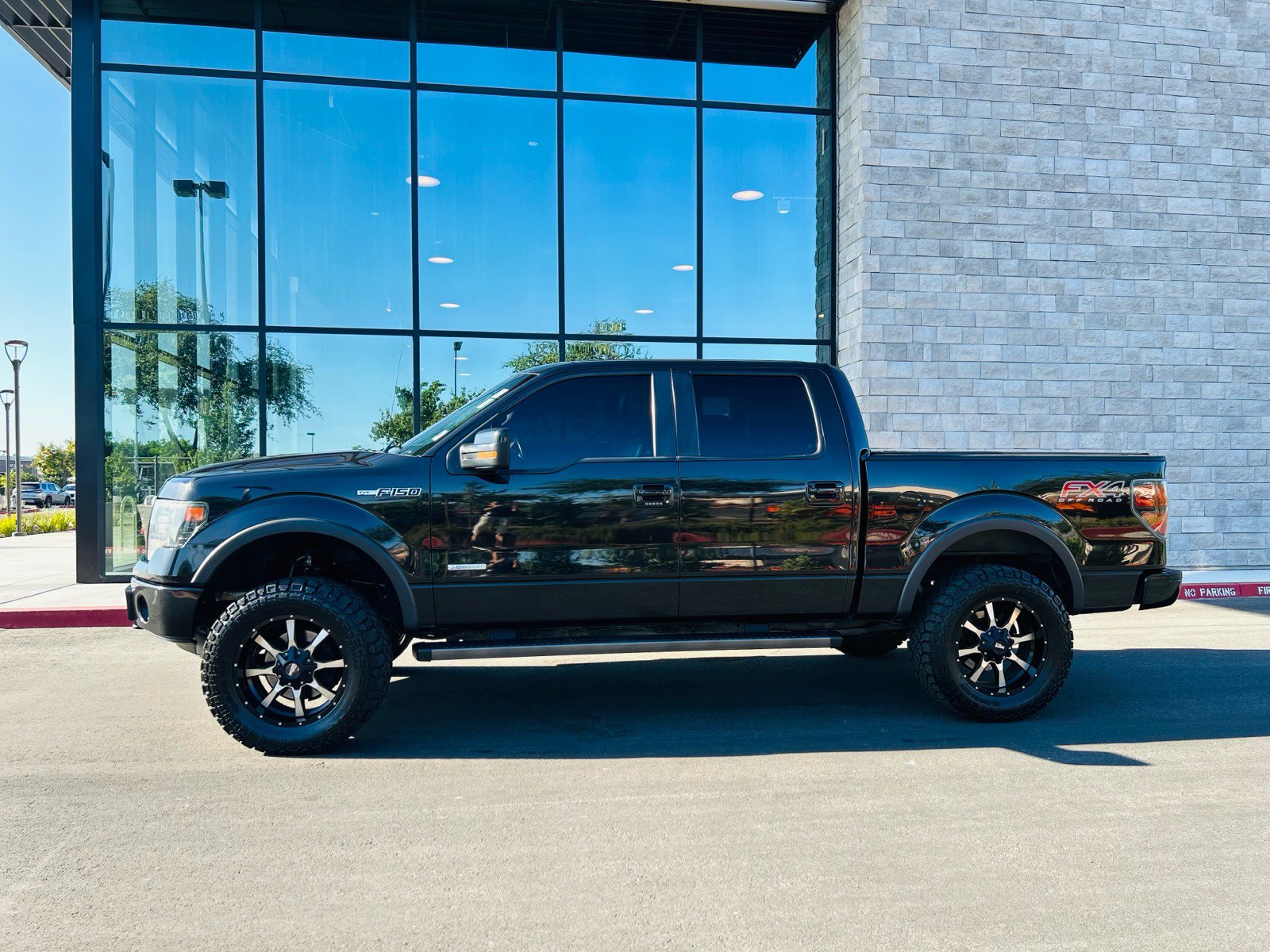 Used 2014 Ford F150 FX4 w/ Equipment Group 402A Luxury AWD/4WD image 13