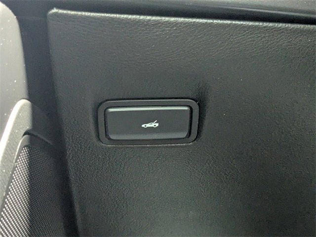 Used 2019 Chevrolet Corvette Stingray Coupe w/ Carbon Flash Badge Package image 28