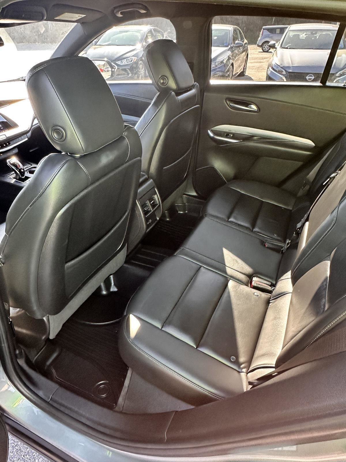 Used 2023 Cadillac XT4 Premium Luxury image 11