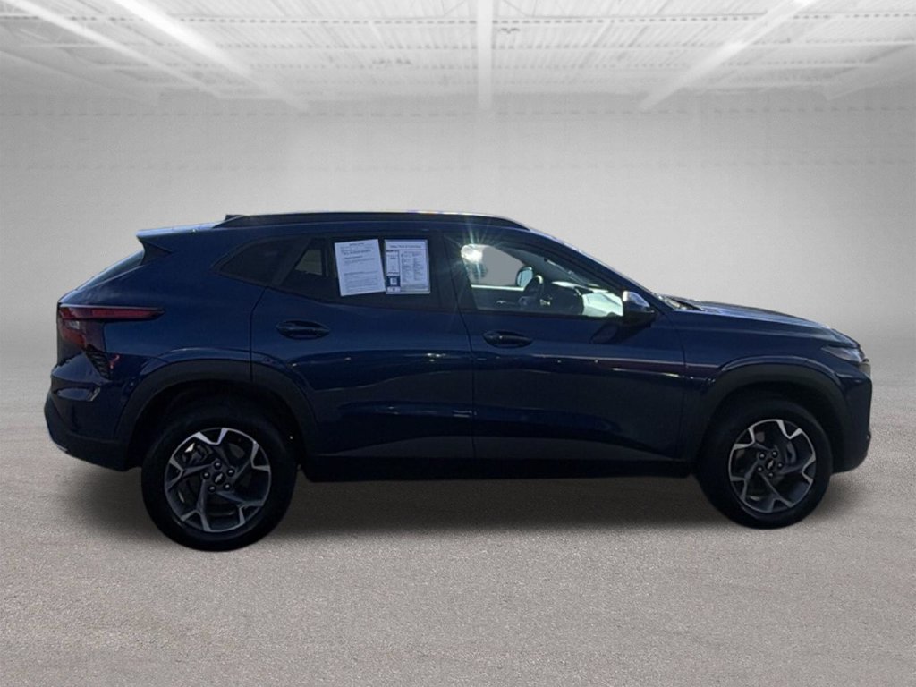 Used 2024 Chevrolet Trax LT w/ Driver Confidence Package FWD image 14