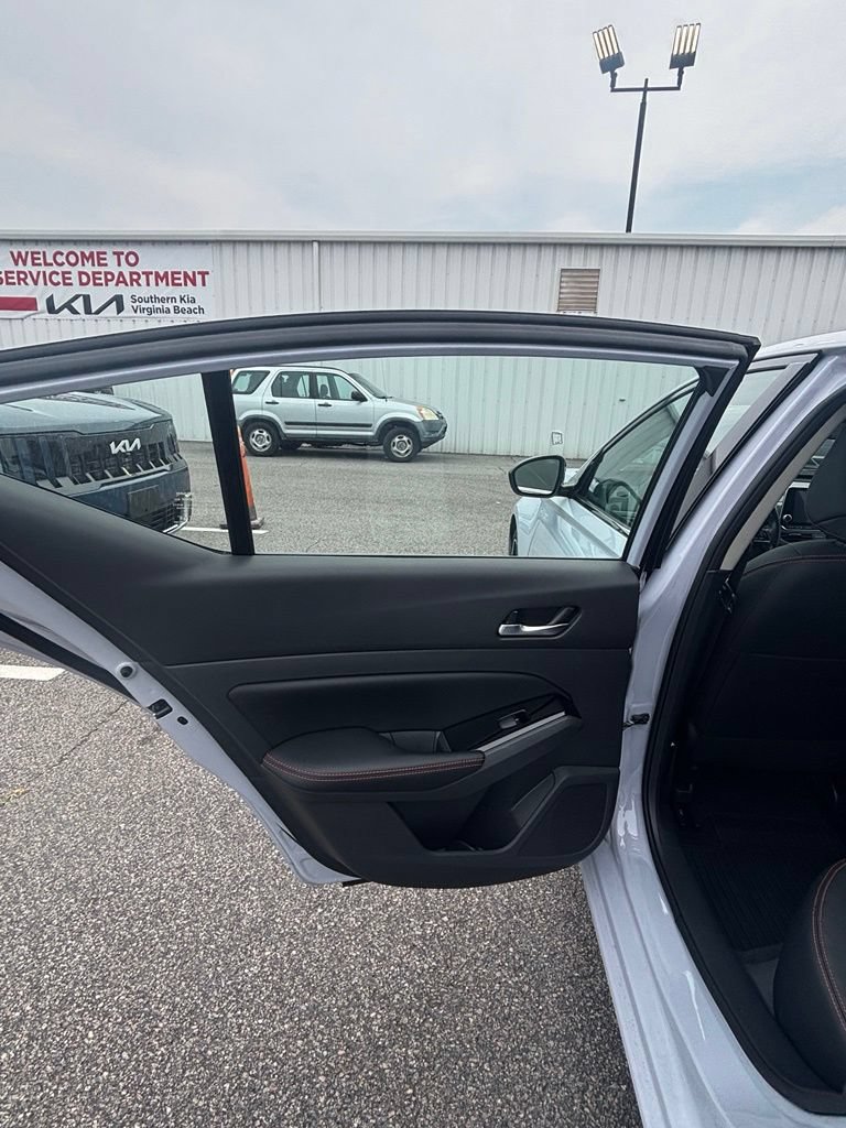 Used 2024 Nissan Altima 2.5 SR FWD image 16
