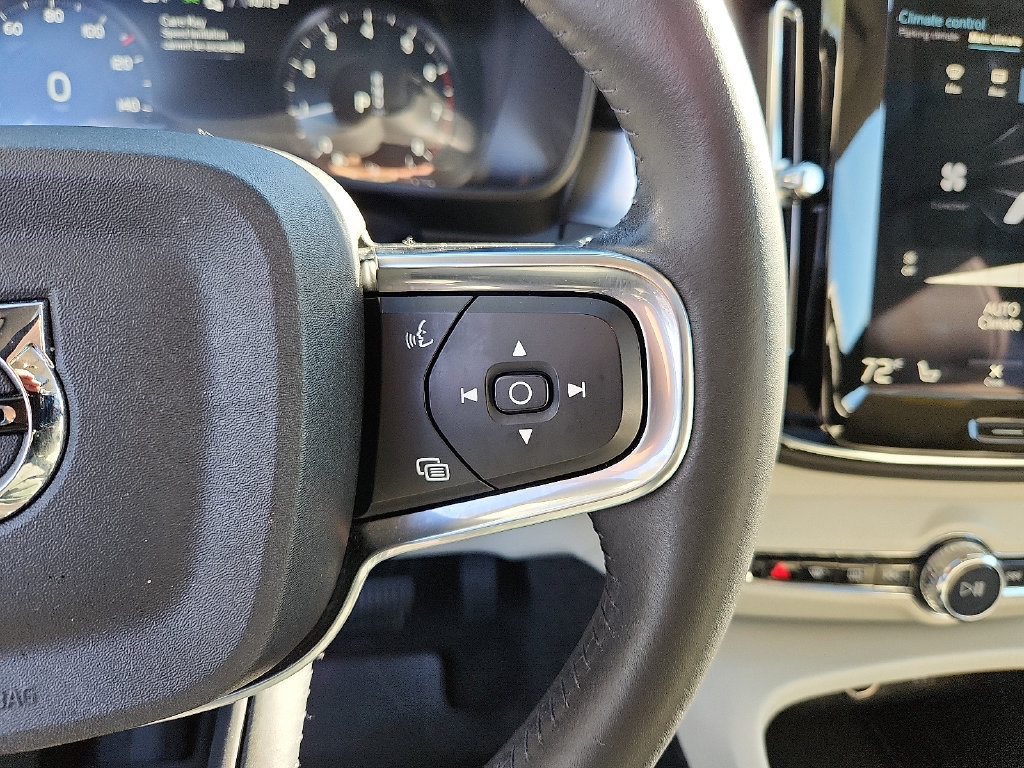 Used 2021 Volvo XC40 T5 Momentum w/ Premium Package AWD/4WD image 22