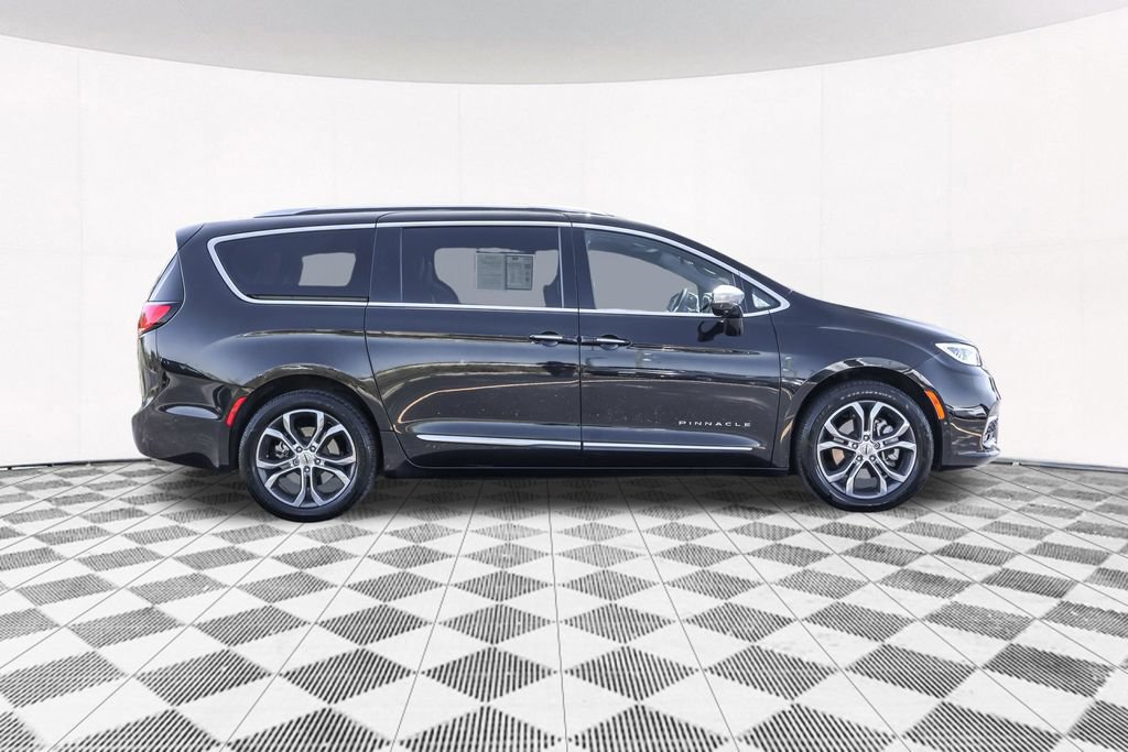 Used 2022 Chrysler Pacifica Pinnacle AWD/4WD image 13