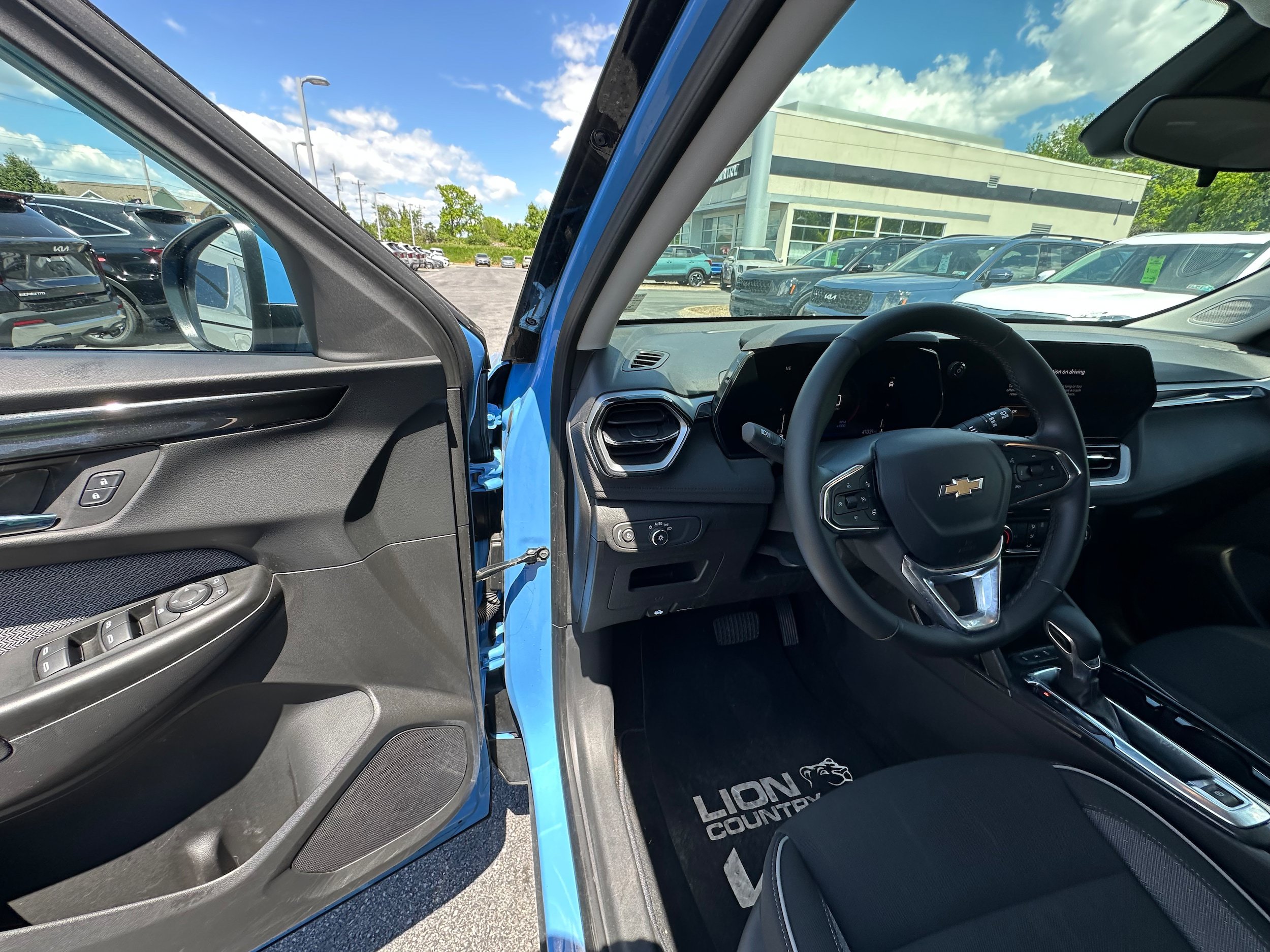 Used 2024 Chevrolet TrailBlazer LT w/ LT Cold Weather Package AWD/4WD image 22