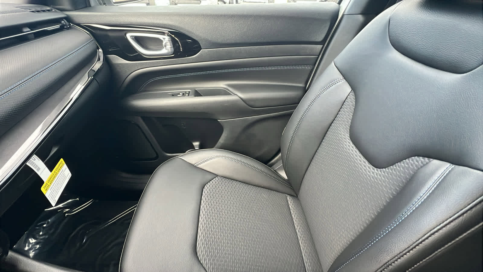 New 2026 Jeep Compass Latitude image 12