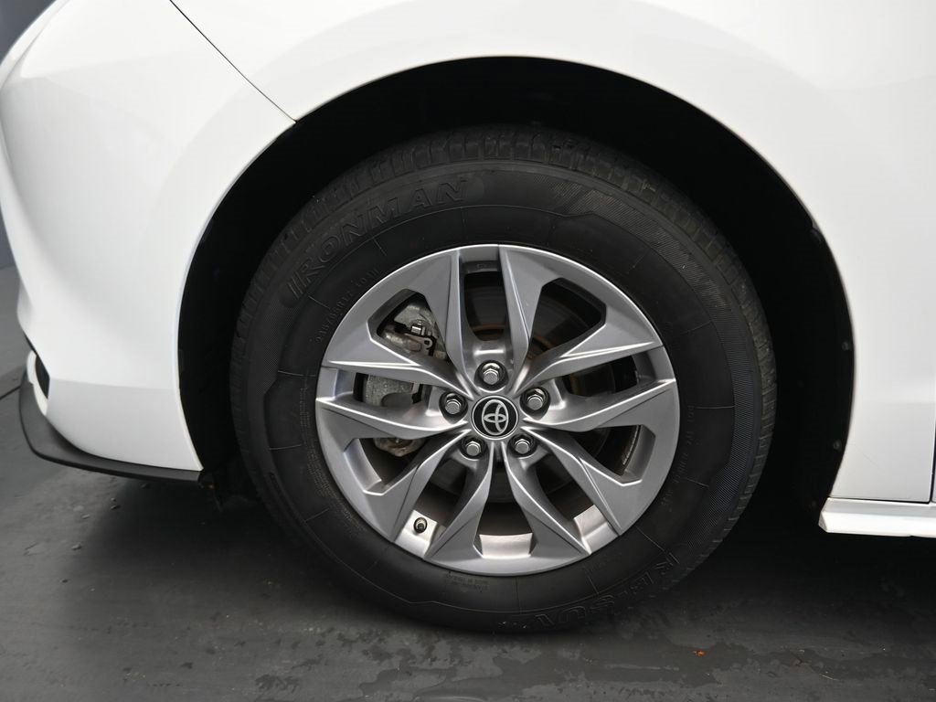Used 2021 Toyota Sienna LE image 58