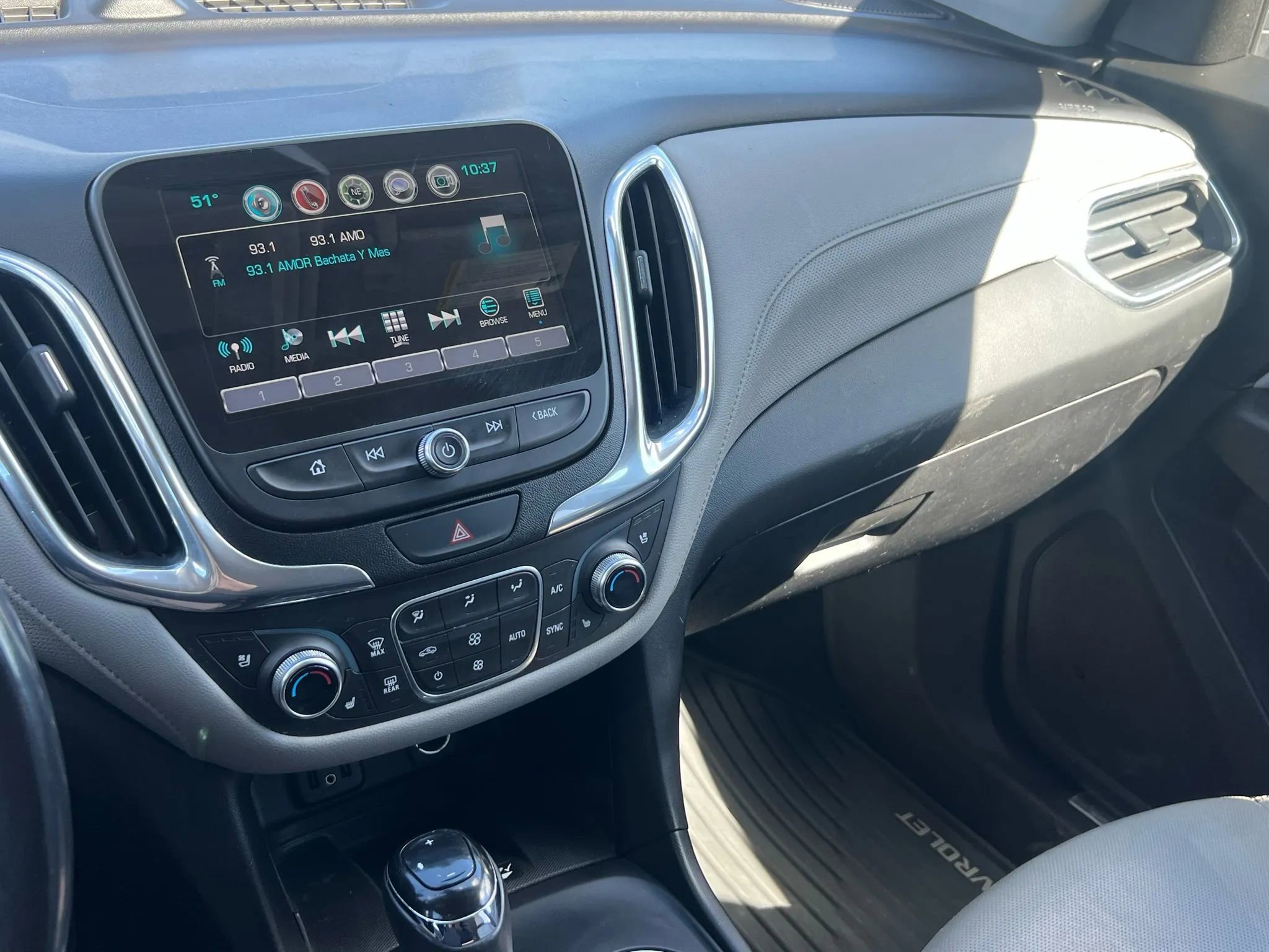 Used 2018 Chevrolet Equinox Premier w/ LPO, Cargo Package AWD/4WD image 18