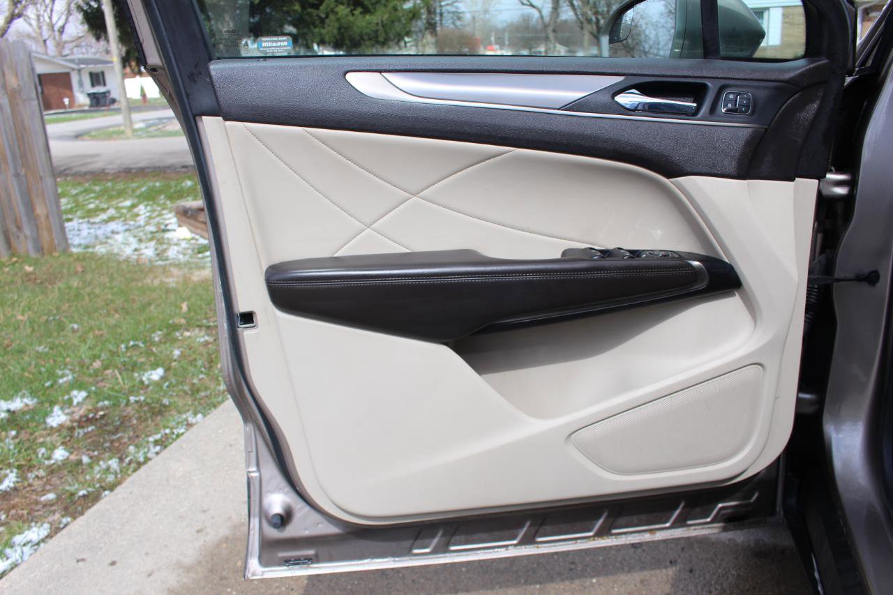 Used 2018 Lincoln MKC Premiere image 11