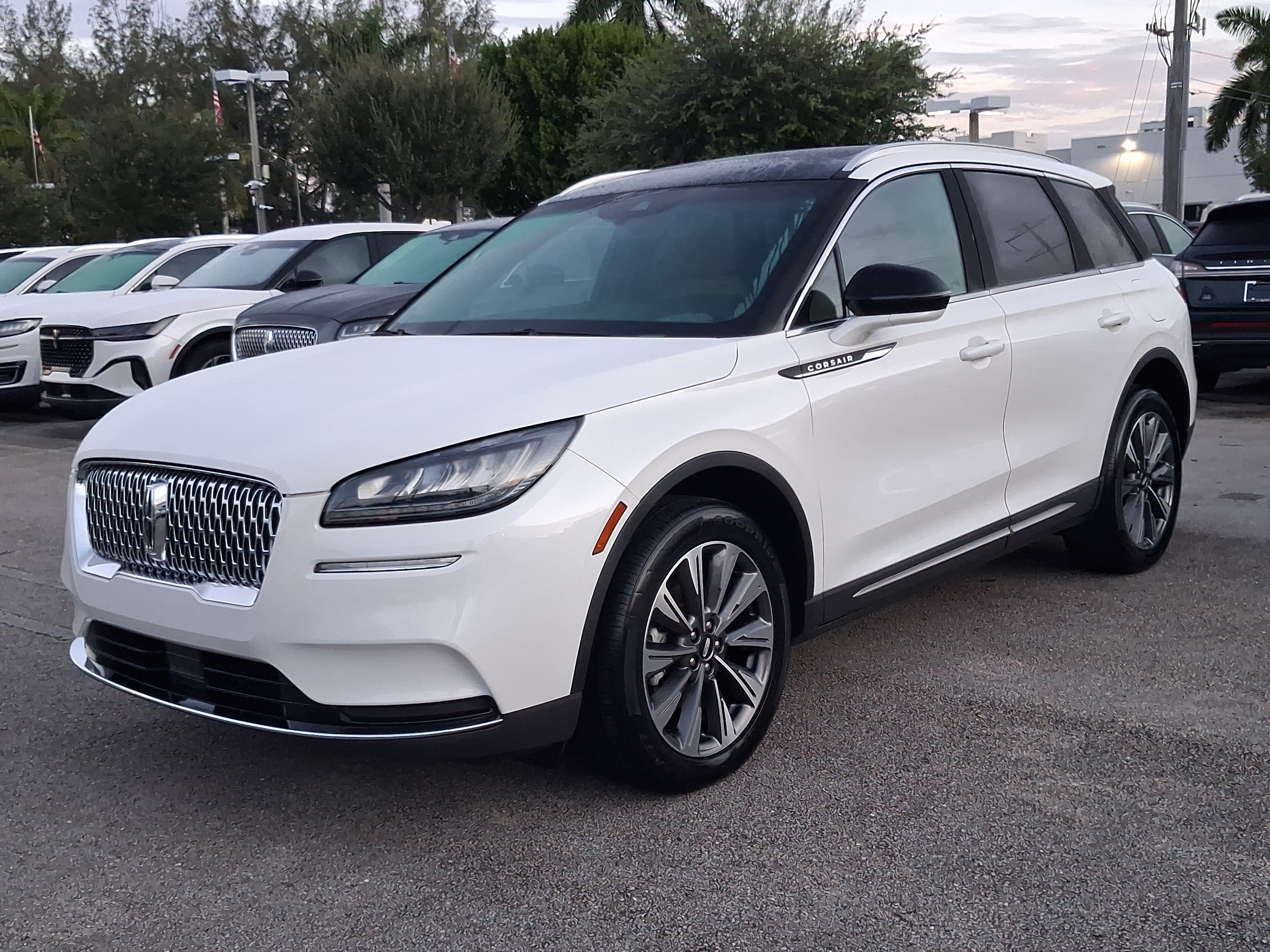 Certified 2022 Lincoln Corsair Reserve w/ Elements Package FWD image 2