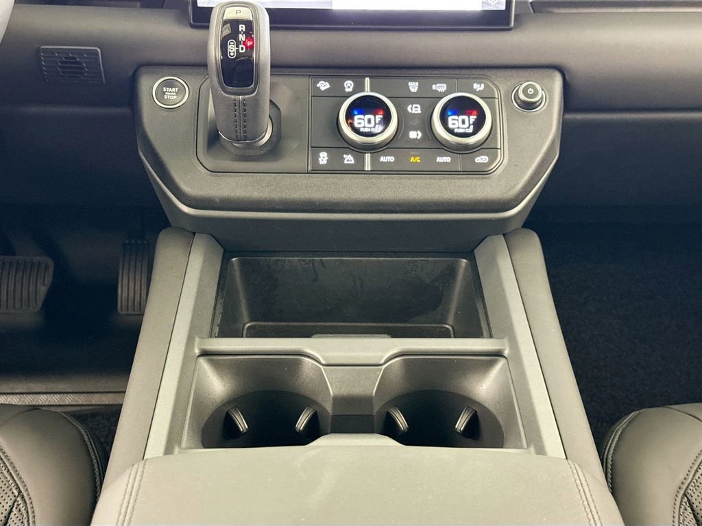 Used 2025 Land Rover Defender 110 X-Dynamic SE image 12