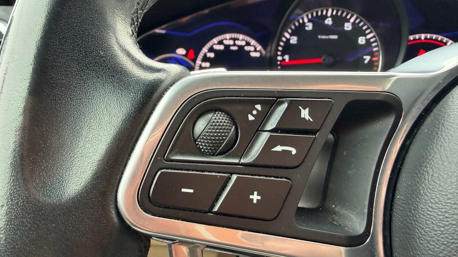 Used 2019 Porsche Cayenne S w/ Premium Plus Package image 35