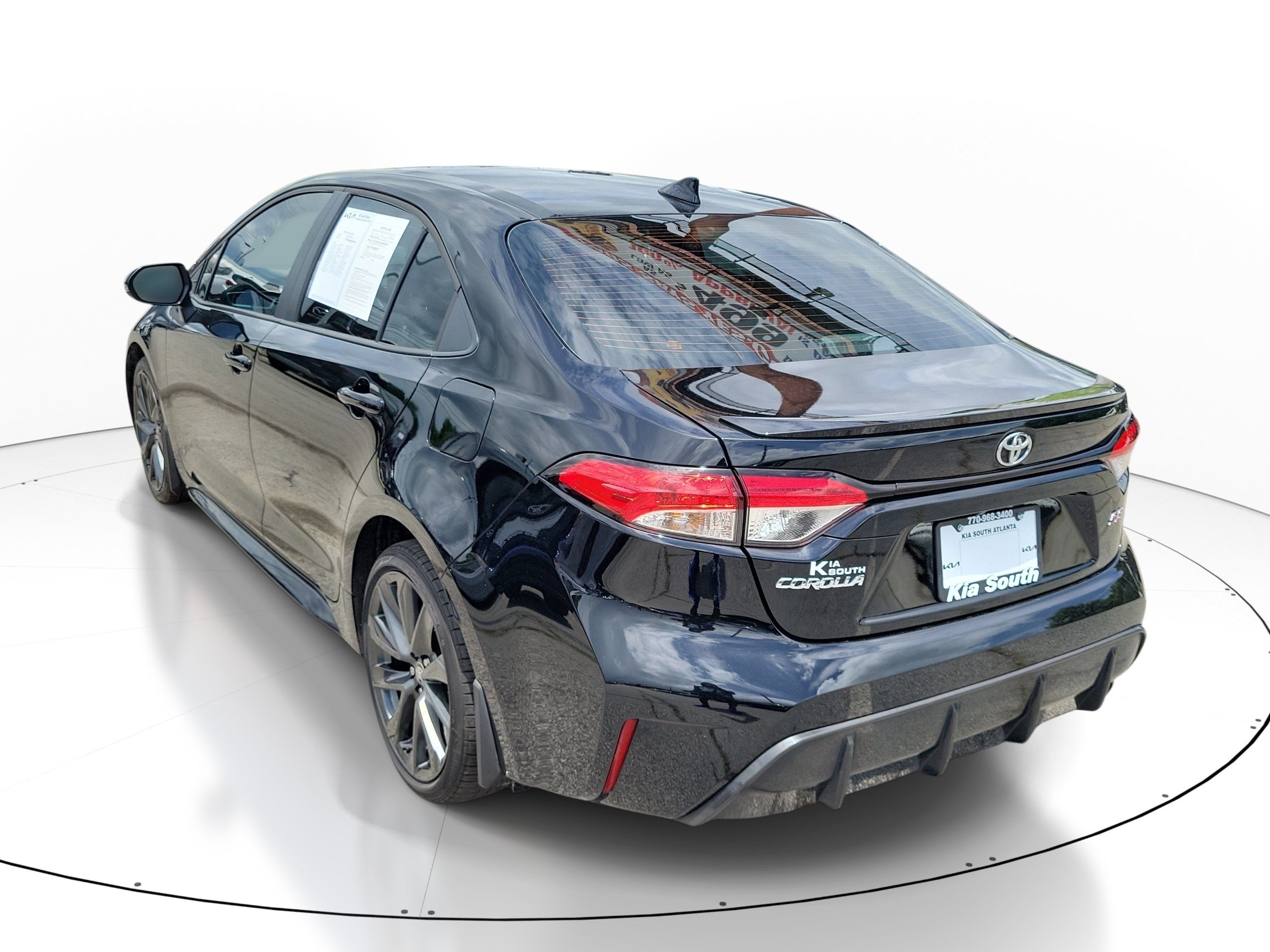 Used 2025 Toyota Corolla SE FWD image 4