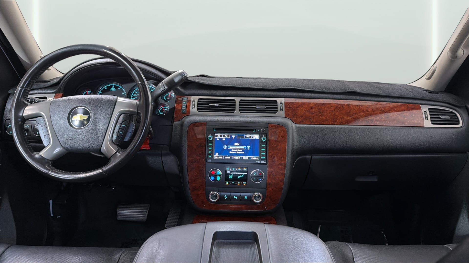 Used 2010 Chevrolet Tahoe LTZ AWD/4WD image 14