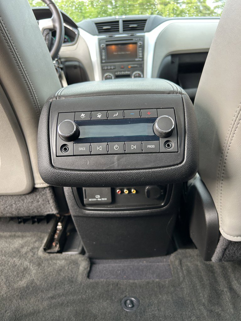 Used 2011 Chevrolet Traverse LTZ AWD/4WD image 21