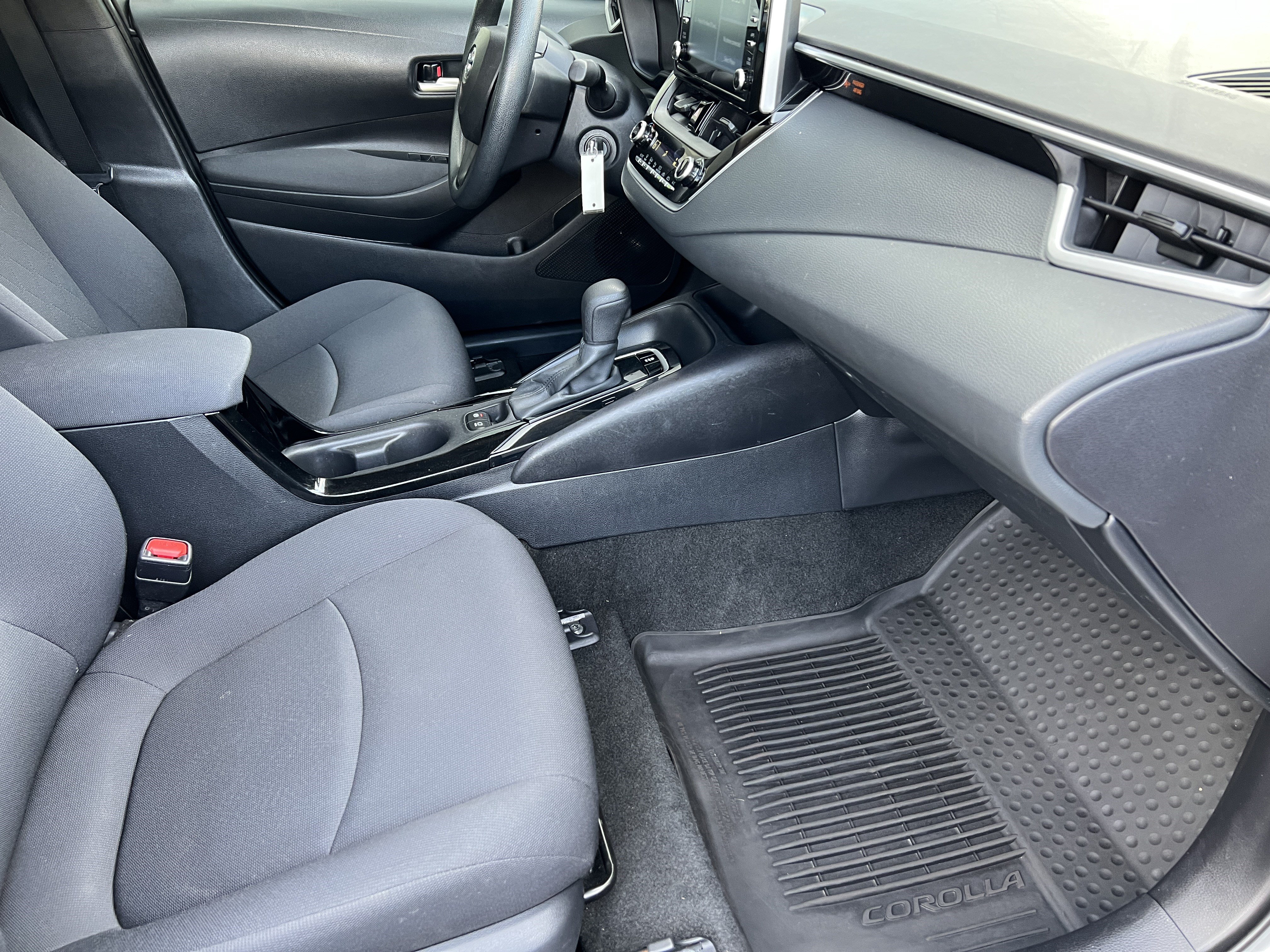 Used 2020 Toyota Corolla LE FWD image 22