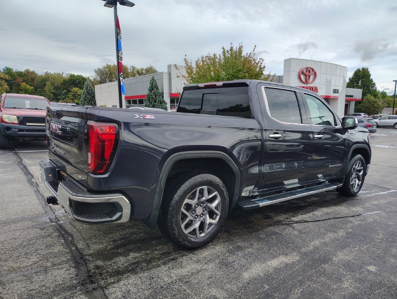 Used 2022 GMC Sierra 1500 SLT w/ SLT Premium Plus Package AWD/4WD image 4