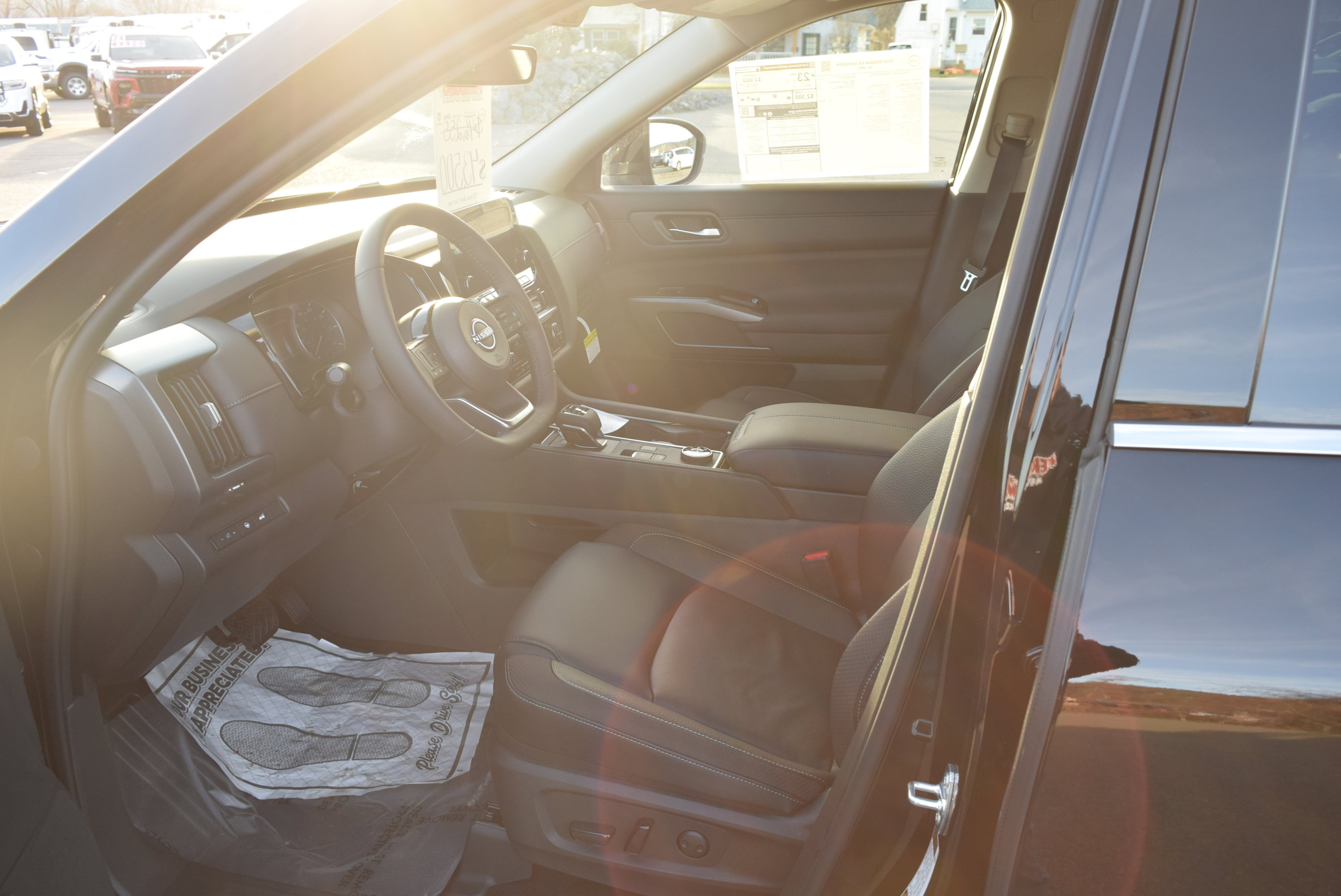 New 2025 Nissan Pathfinder SL image 13