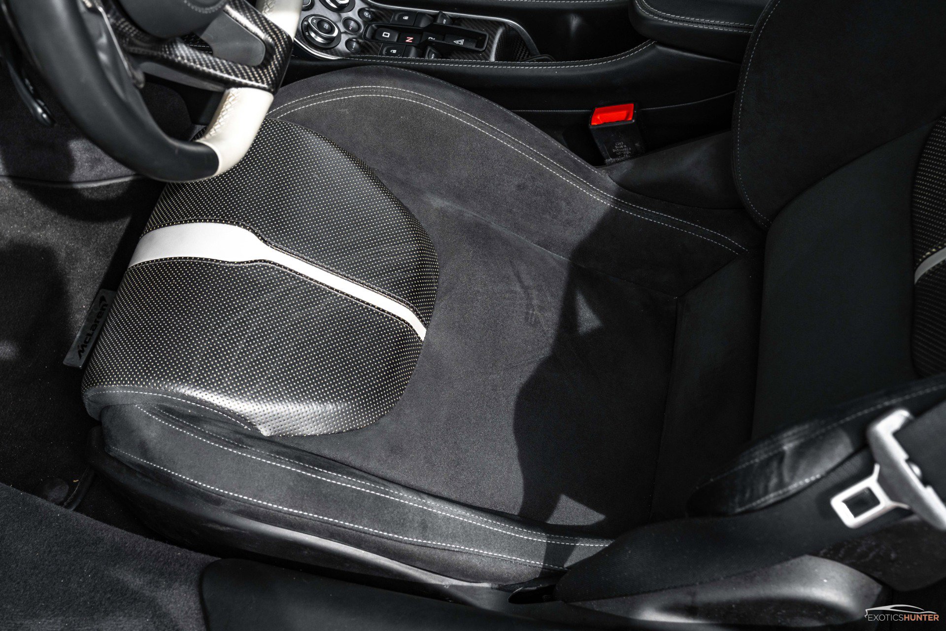 Used 2017 McLaren 570S image 23