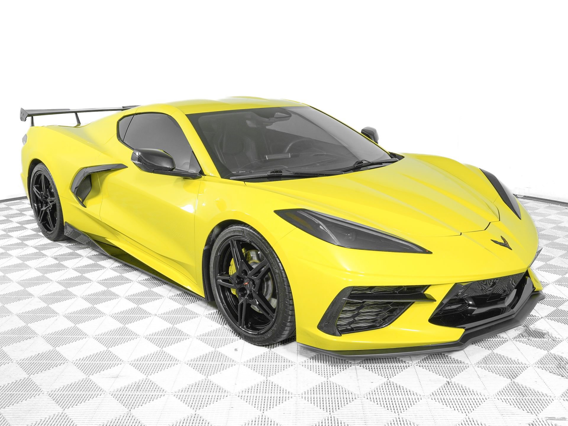 Used 2024 Chevrolet Corvette Stingray Preferred Cpe w/ Z51 Performance Package image 3