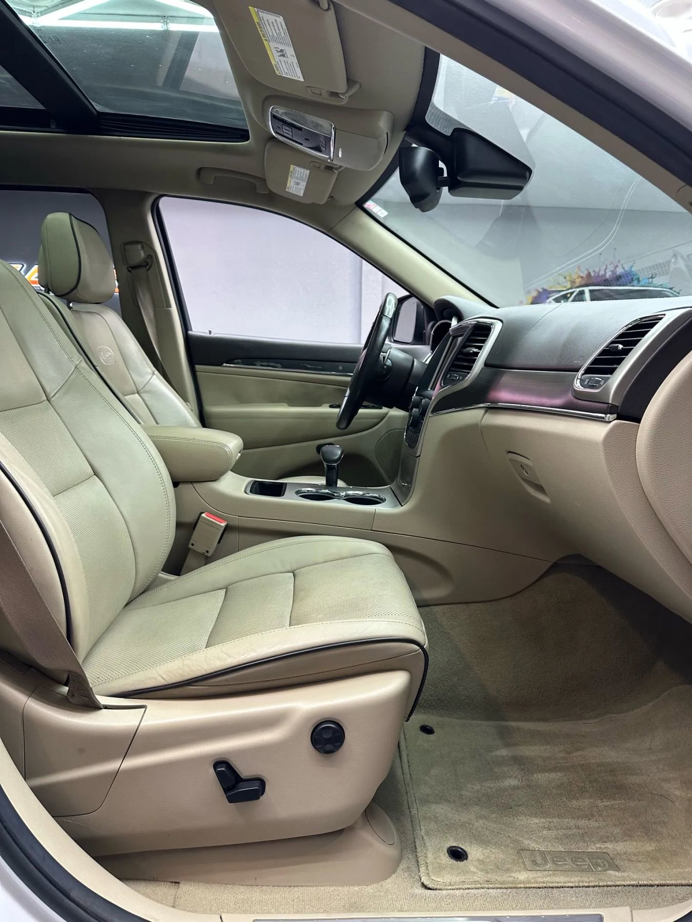 Used 2014 Jeep Grand Cherokee Overland w/ Advanced Technology Group image 36