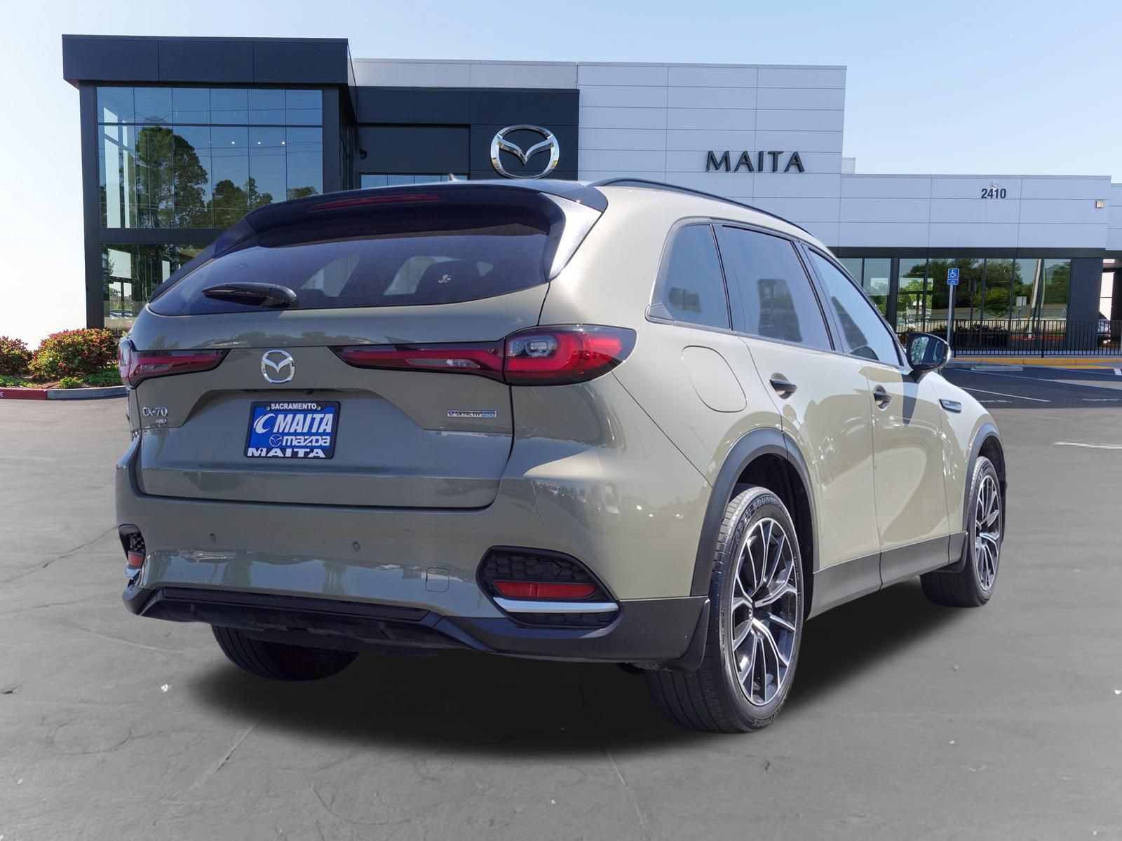 Certified 2025 MAZDA CX-70 Plug-In Hybrid w/ Premium Plus AWD/4WD image 4